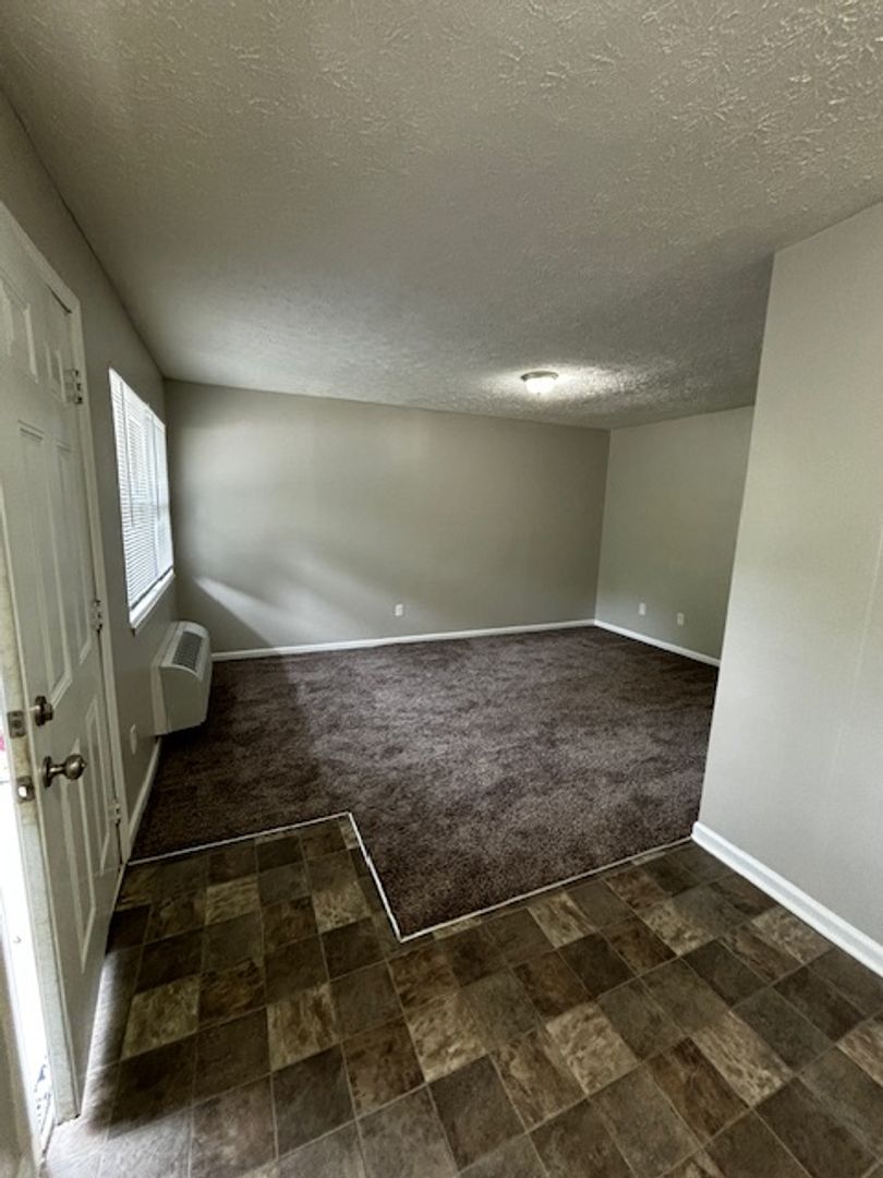 Radcliff Apartment: 437 Wood Creek Dr.