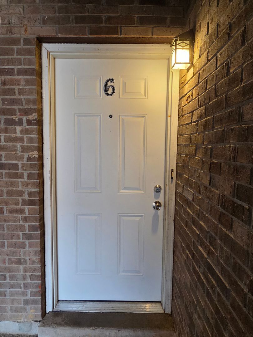 Radcliff Apartment: 1590 Illinois Rd.