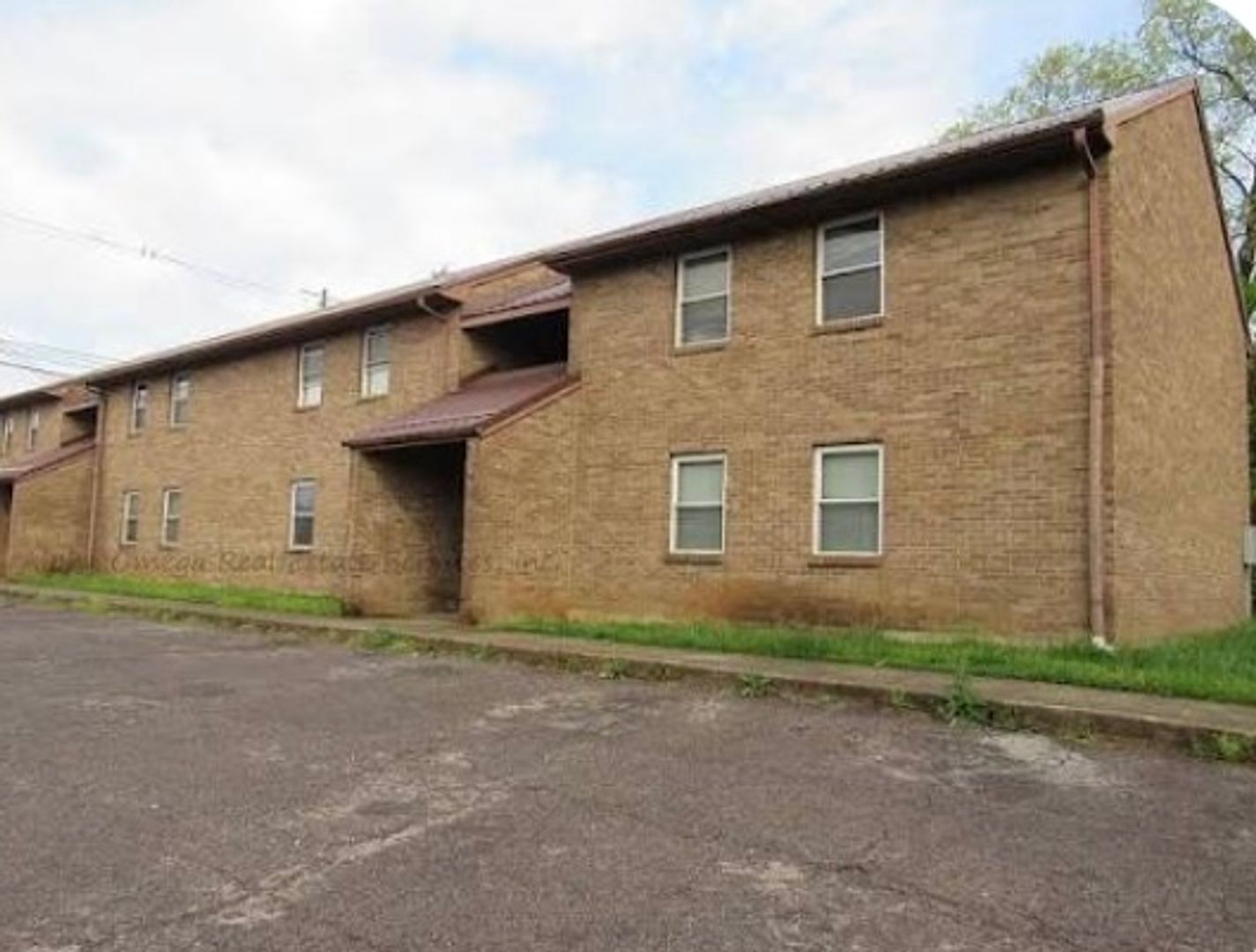 Radcliff Apartment: 1590 Illinois Rd.