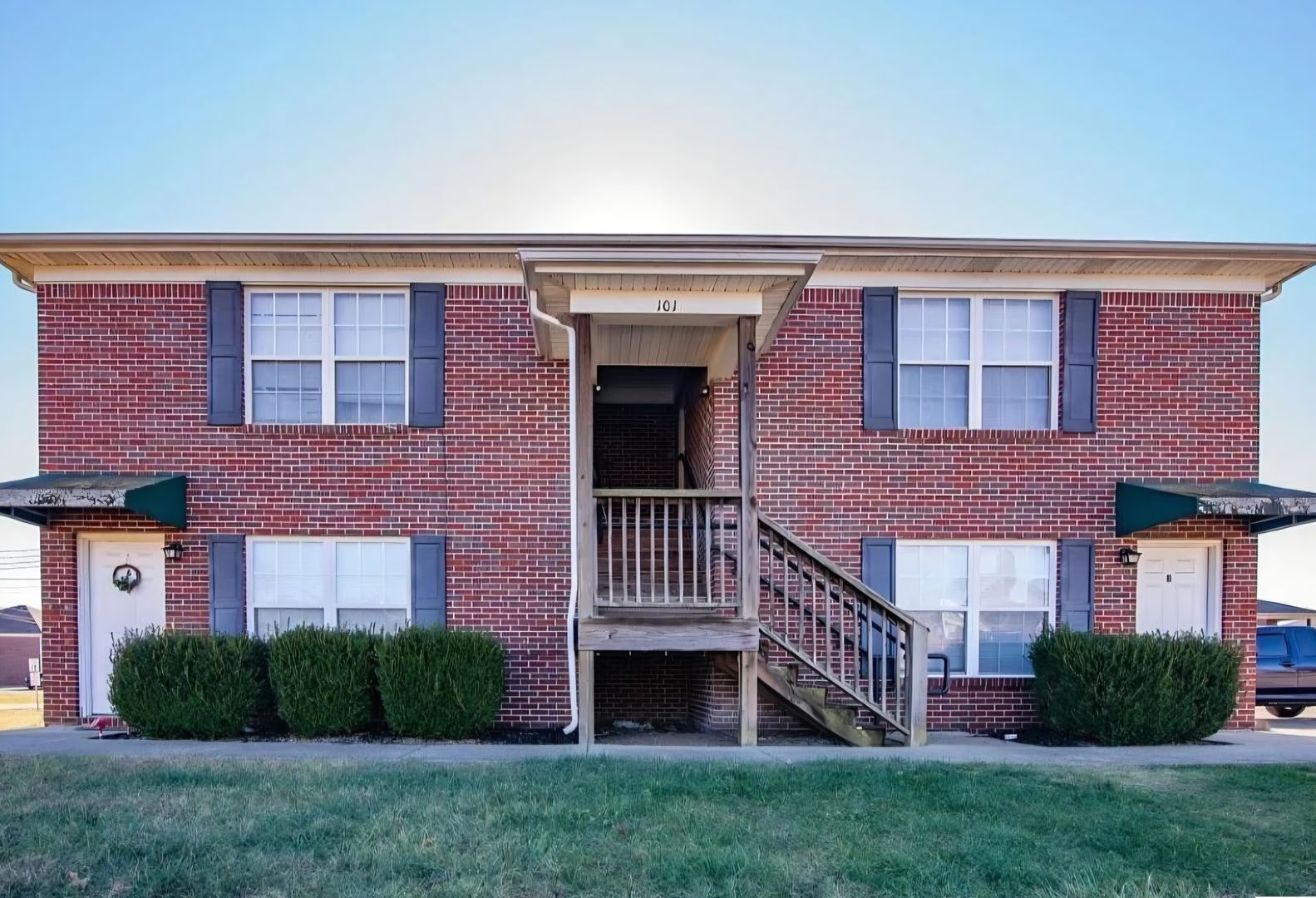 Radcliff Apartment: 101 Braxton Ct.