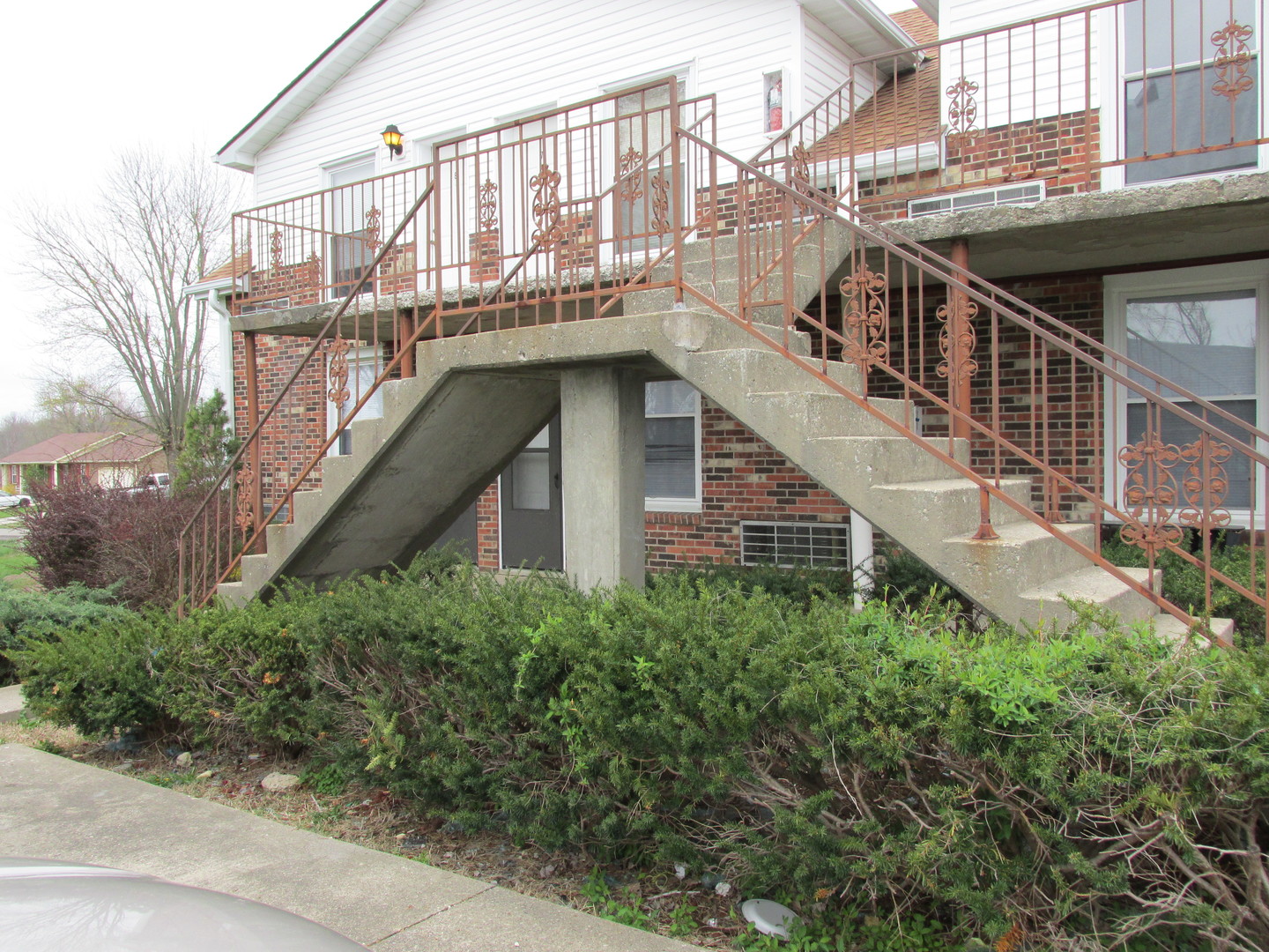 Muldraugh Apartment: 413 S Main Street