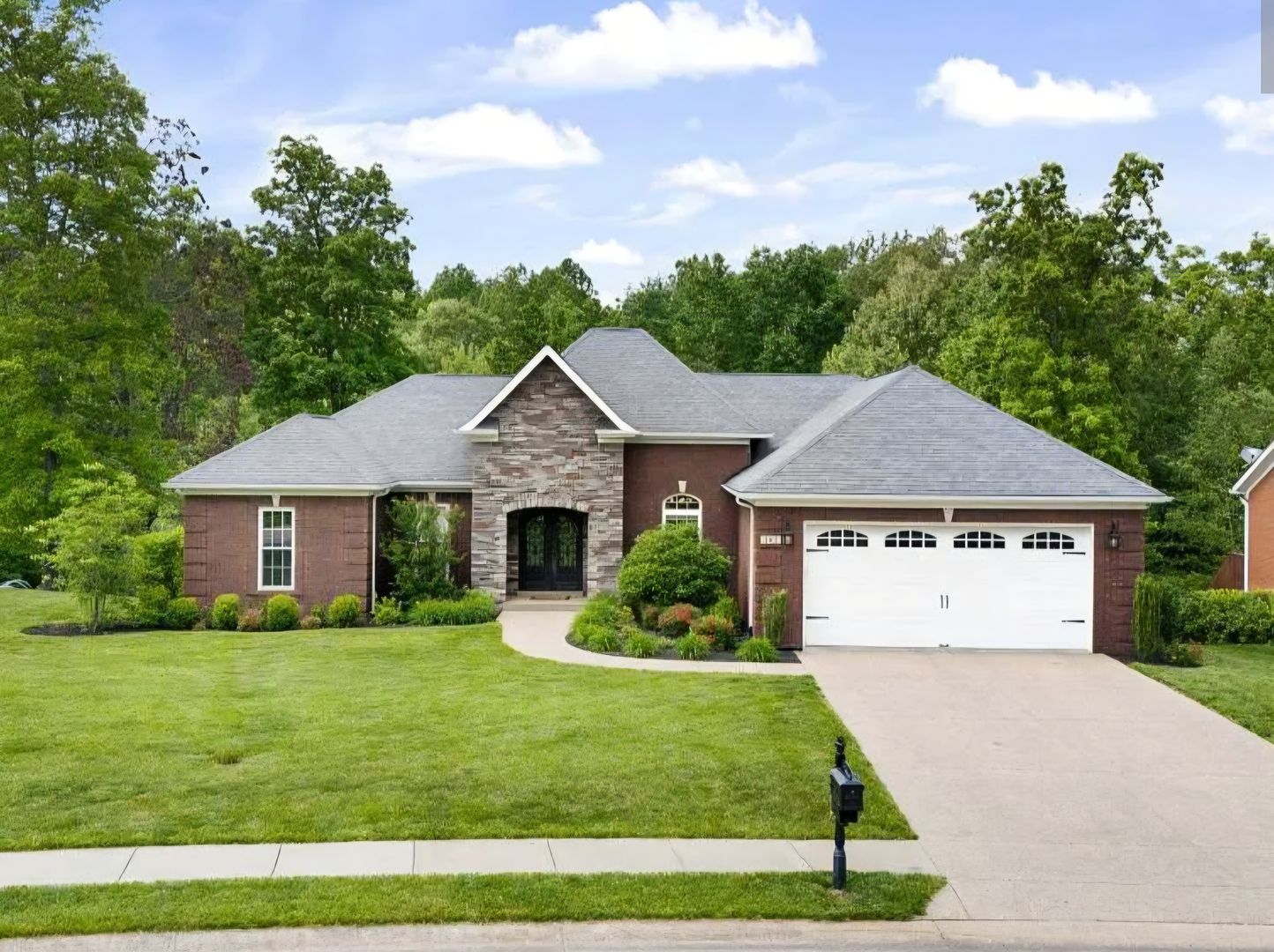 Elizabethtown House: 102 Anniston Way