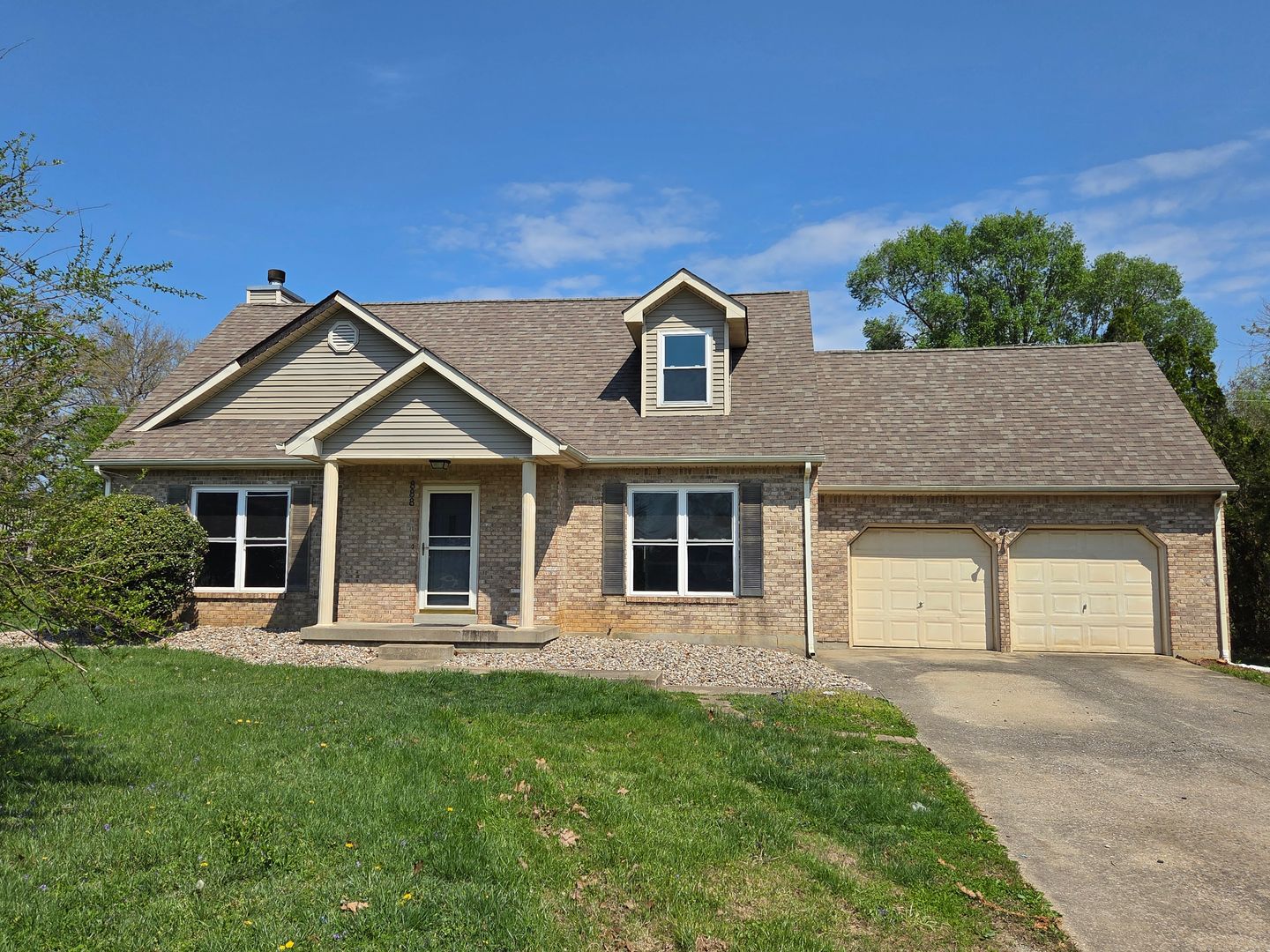 Radcliff House: 888 N. Woodland Drive