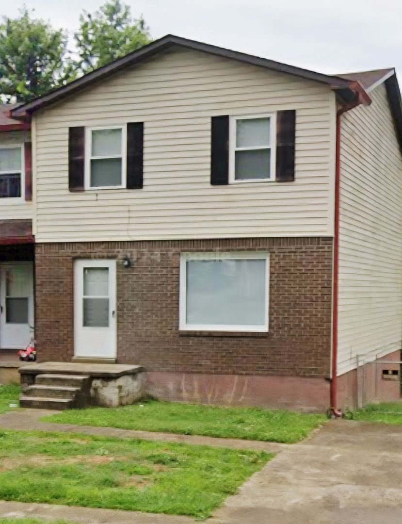 Radcliff House: 1204 Clear Ridge Lane