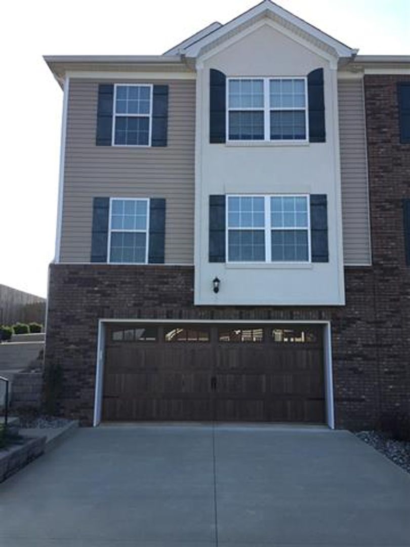Vine Grove House: 160 Vineland Parkway