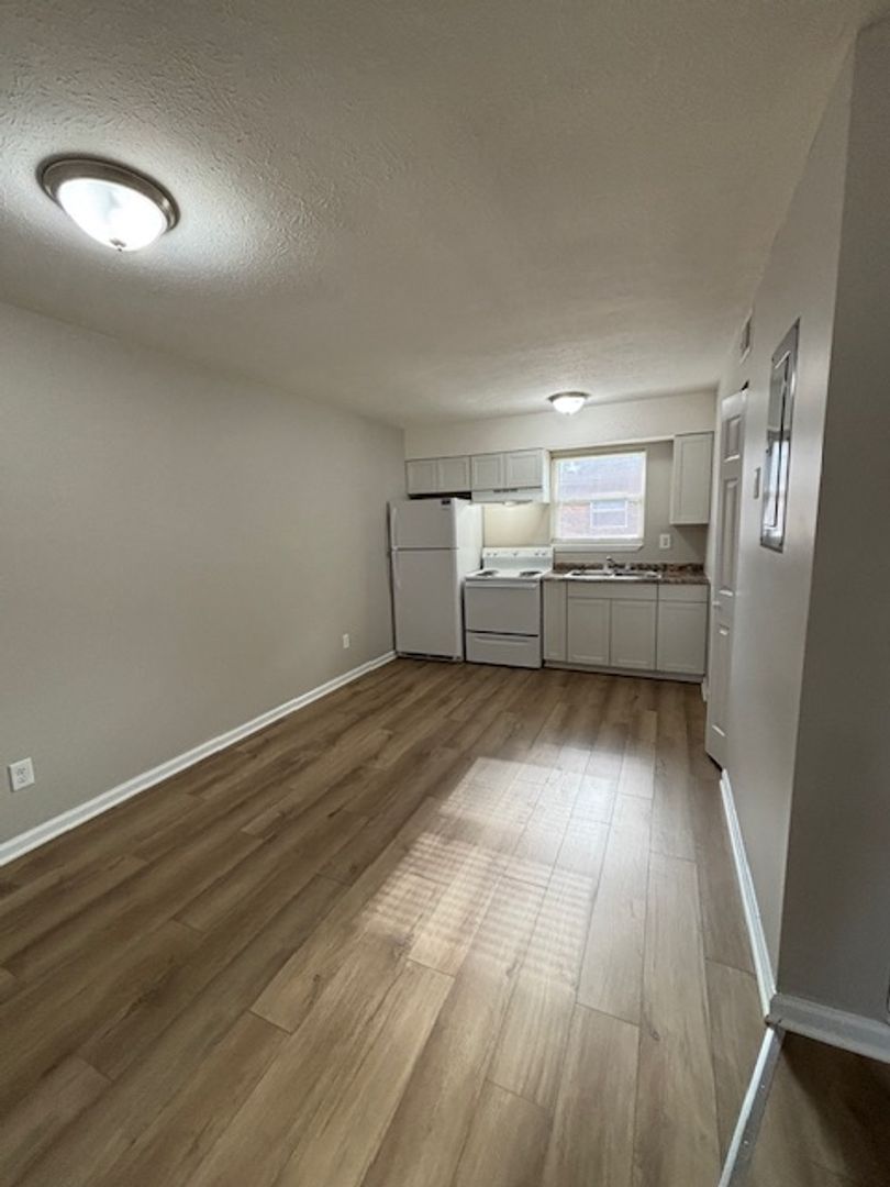 Radcliff Apartment: 433 Wood Creek Dr.