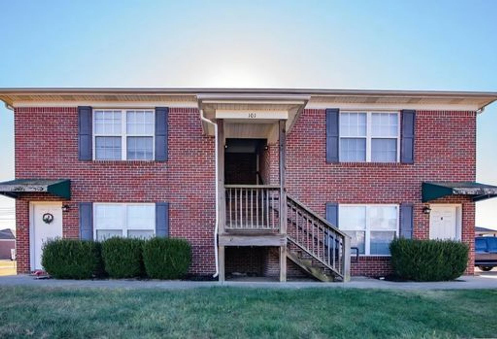 Radcliff Apartment: 101 Braxton Ct.
