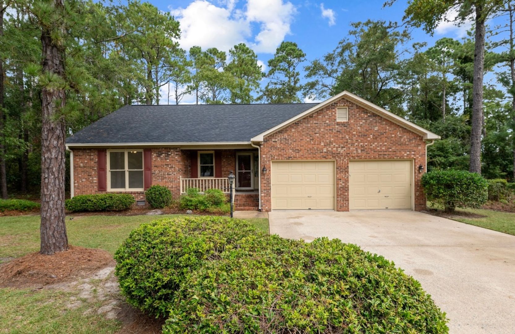 New Bern House: 5403 Miramar Ct