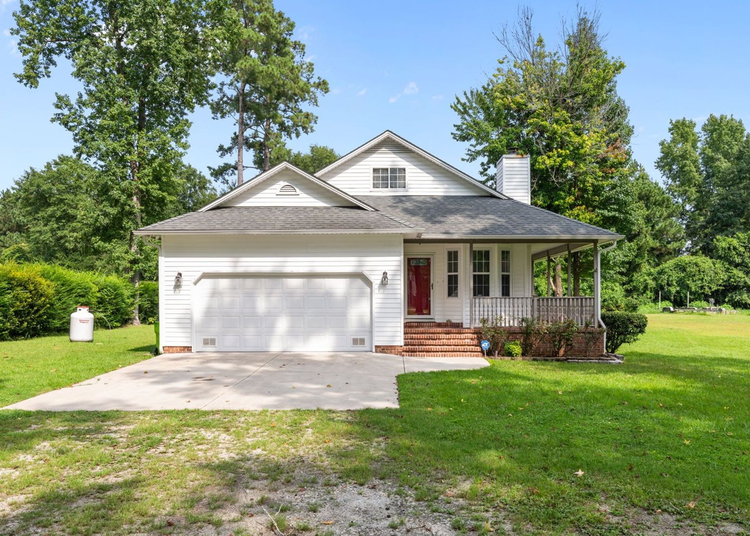 New Bern House: 309 Madam Moores Ln