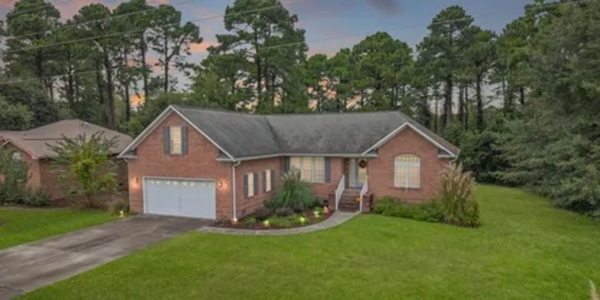 New Bern House: 815 Pelican Dr