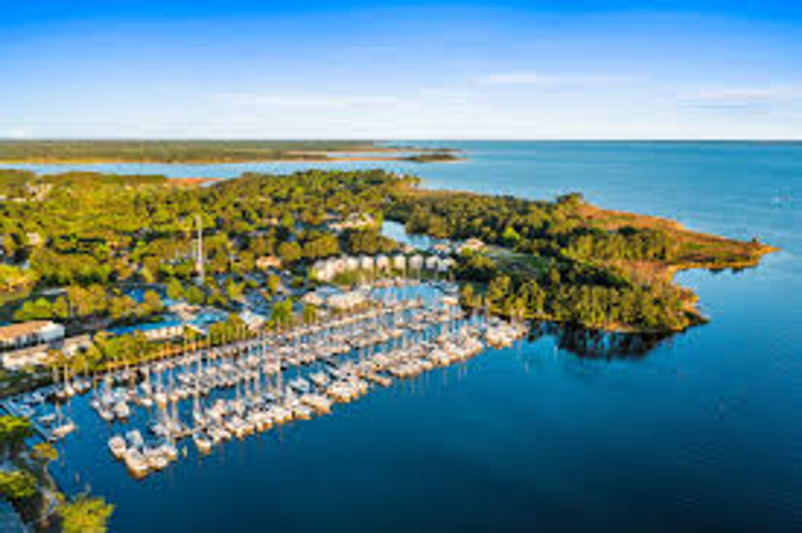 New Bern House: 1405 Harbourside Dr