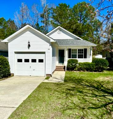 Charming 3 Bed / 2 Bath Home with Screened Porch + Fenced Yard in New Bern – photo 1