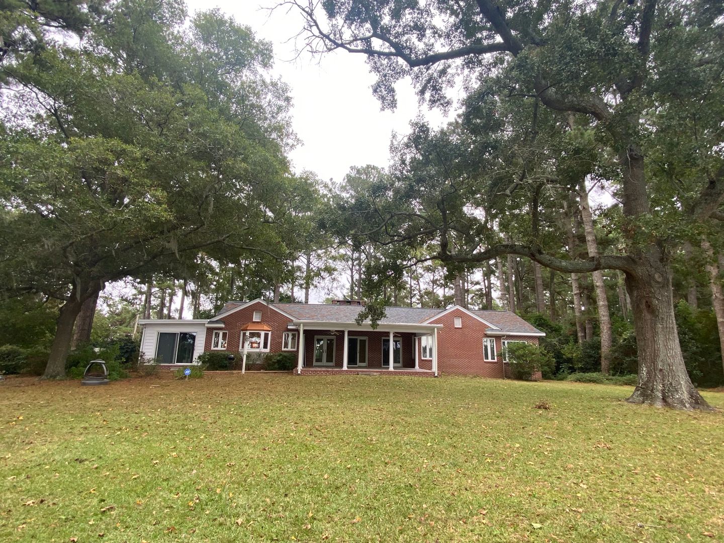 New Bern House: 804 Madam Moores Ln