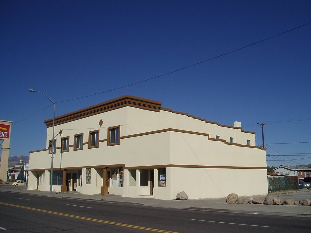 Sparks Apartment: 614-626 Victorian Avenue