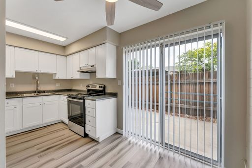 Renovated 2-bedroom townhouse w/ patio- Deposit Assistance Available with Obligo – photo 1