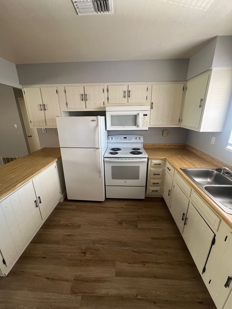 Reno Apartment: 3700, 3710, 3720 & 3730 Kings Row