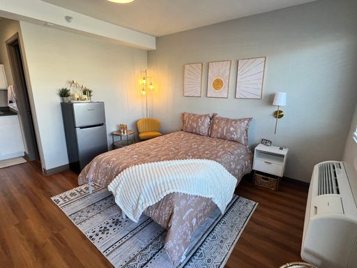 WELCOME TO THE POINT WEST UNIVERSITY! MOVE IN SPECIAL! $949 Monthly Rent! – photo 1