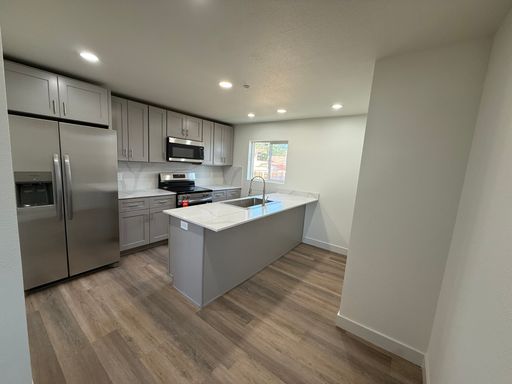 Fully Remodeled - Beautiful 2 Bedroom – photo 1