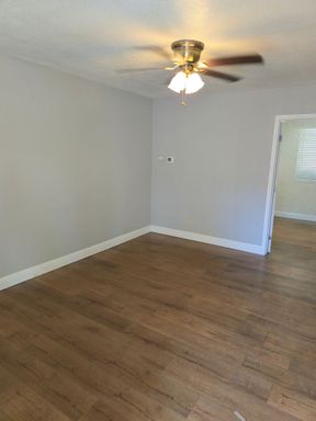 Falling Leaves, Falling Prices! CHARMING APARTMENT IN SPARKS - HUGE LOFT! – photo 1
