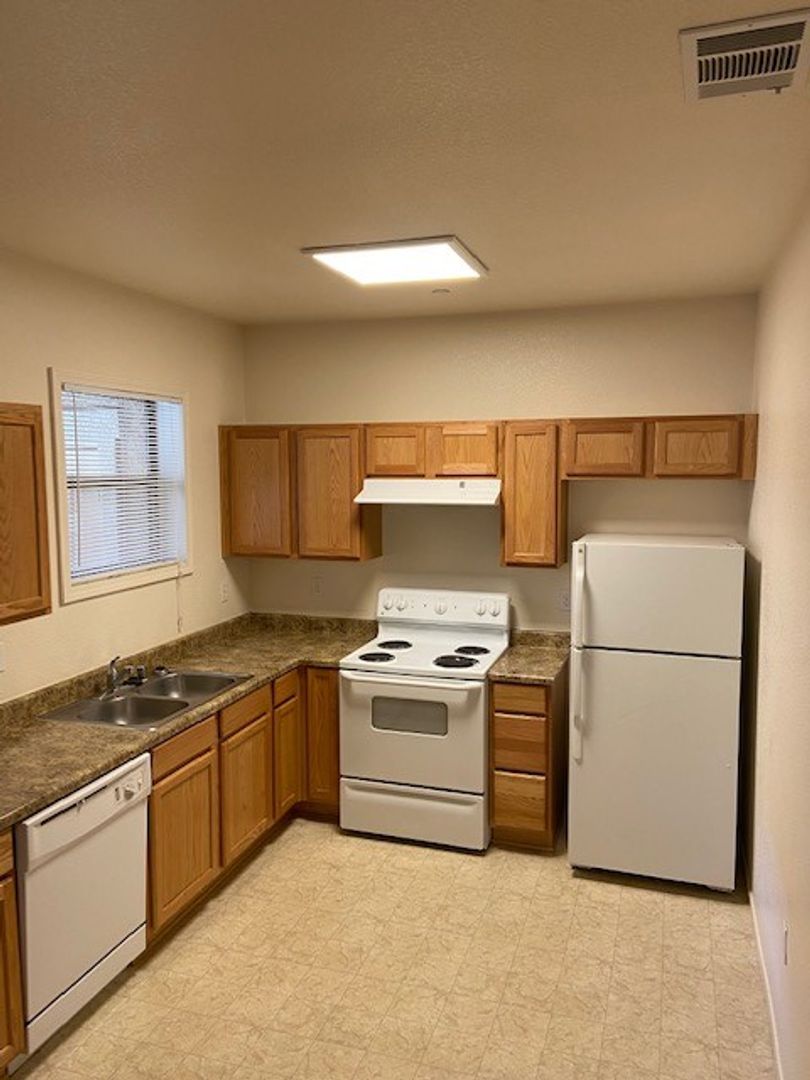 Fernley Apartment: 400 Willow Way