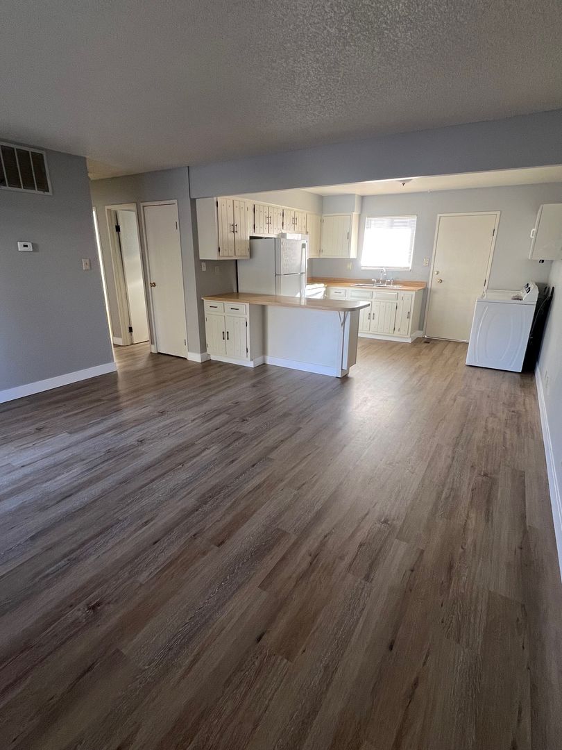Reno Apartment: 3700, 3710, 3720 & 3730 Kings Row