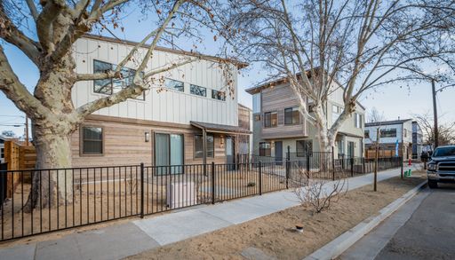 One Bedroom One Bath Townhome with loft in Mid Town-Haskell Row – photo 1