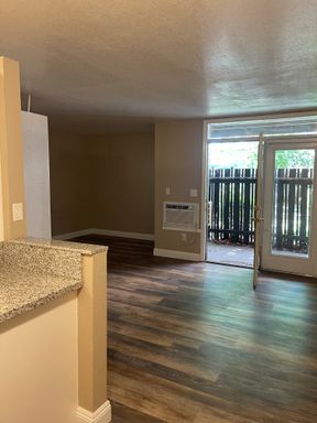 Renovated Spacious Studio! – photo 1