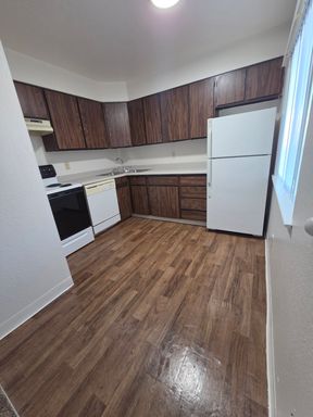 2 Bedroom with Patio- Across the street from Idlewild Park – photo 1