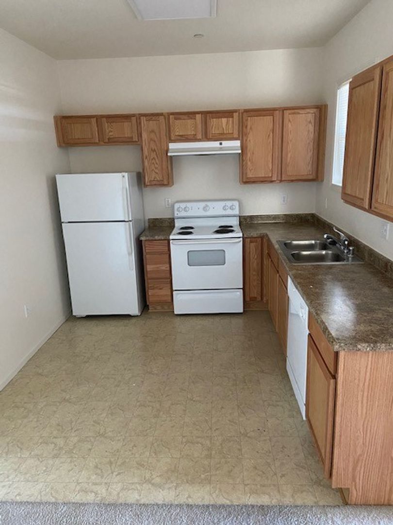 Fernley Apartment: 400 Willow Way