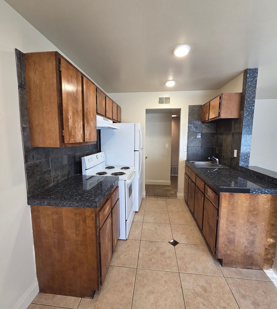 Sparks Apartment: 2580 E Street