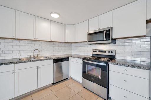 Renovated One-Bedroom in Midtown- Deposit Assistance Offered with Obligo – photo 1