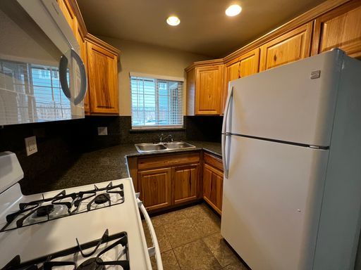 One Bedroom - Renown Area – photo 1