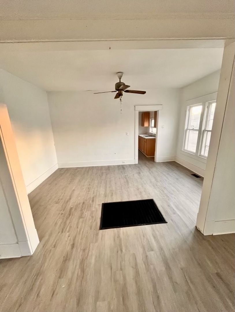 Nevada House: 404 E Ashland