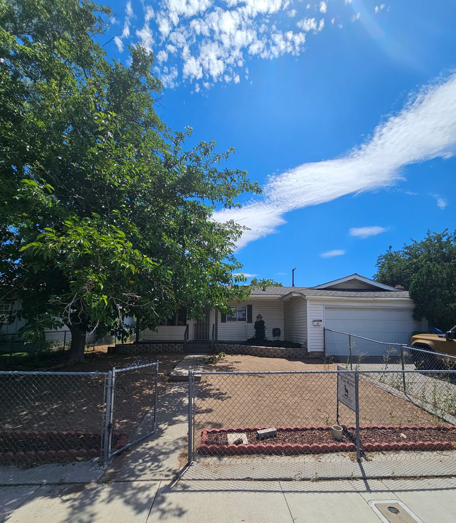 Sparks House: 231 Galleron