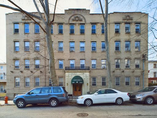 Large One Bedroom Apartment in Florence Gardens – photo 1