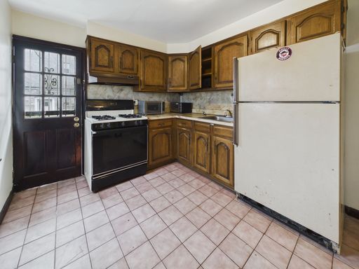 Welcome to 818 N Bambrey Street! – photo 1