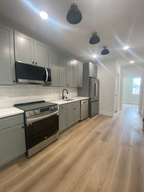 Two Bedroom apartment on Parrish Street! – photo 1