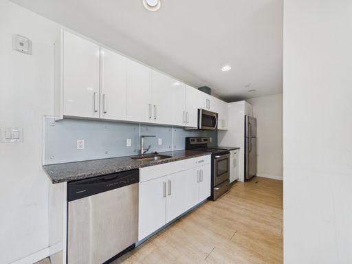 Welcome to Croydon Hall Apartments – photo 1