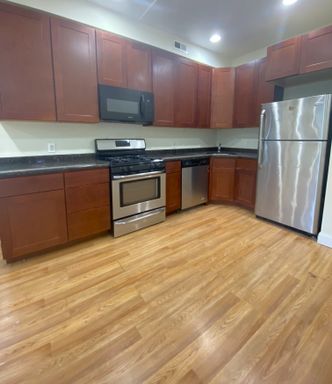 Modern bi-level apartment at 42nd & Powelton - Lease Length Negotiable – photo 1