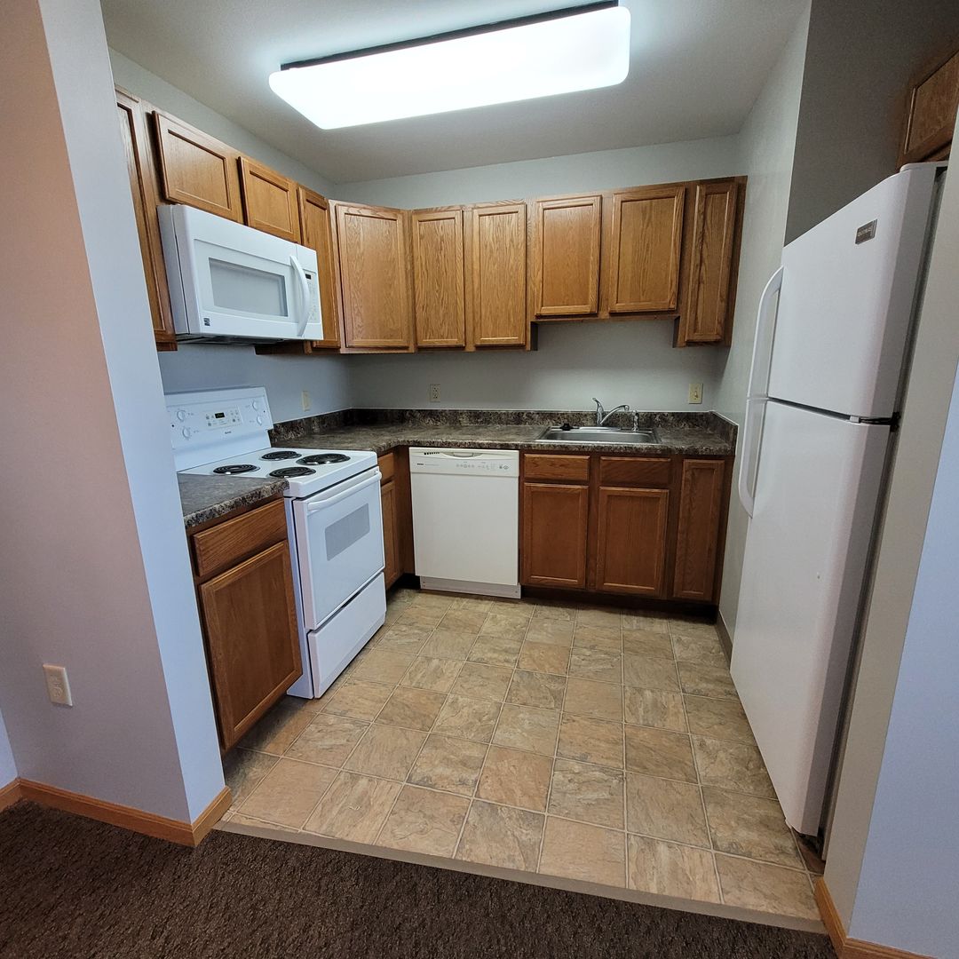 Hutchinson Apartment: 720 N Main St.