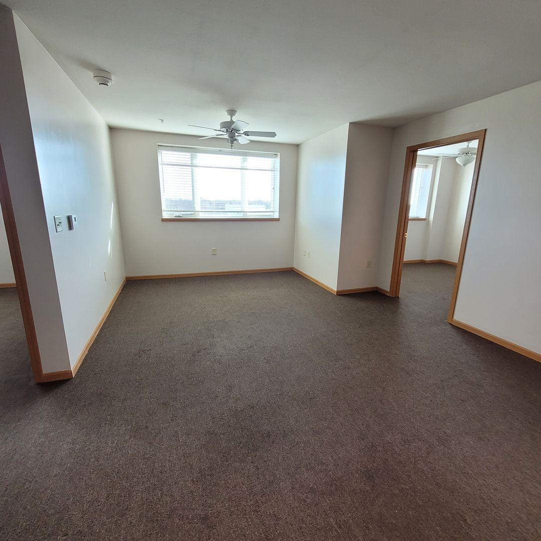 Hutchinson Apartment: 720 N Main St.