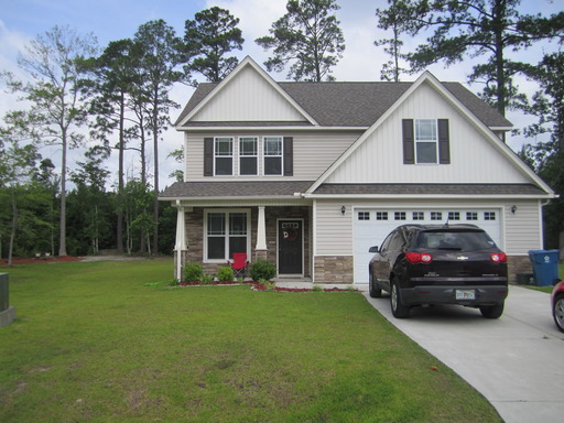 Large family home with fenced back yard in Satterfield Close to Cherry Point & New Bern – photo 1