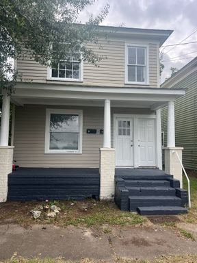 $750 1br/1ba Charming and Bright 2nd Floor Apartment *AVAILABLE NOW*