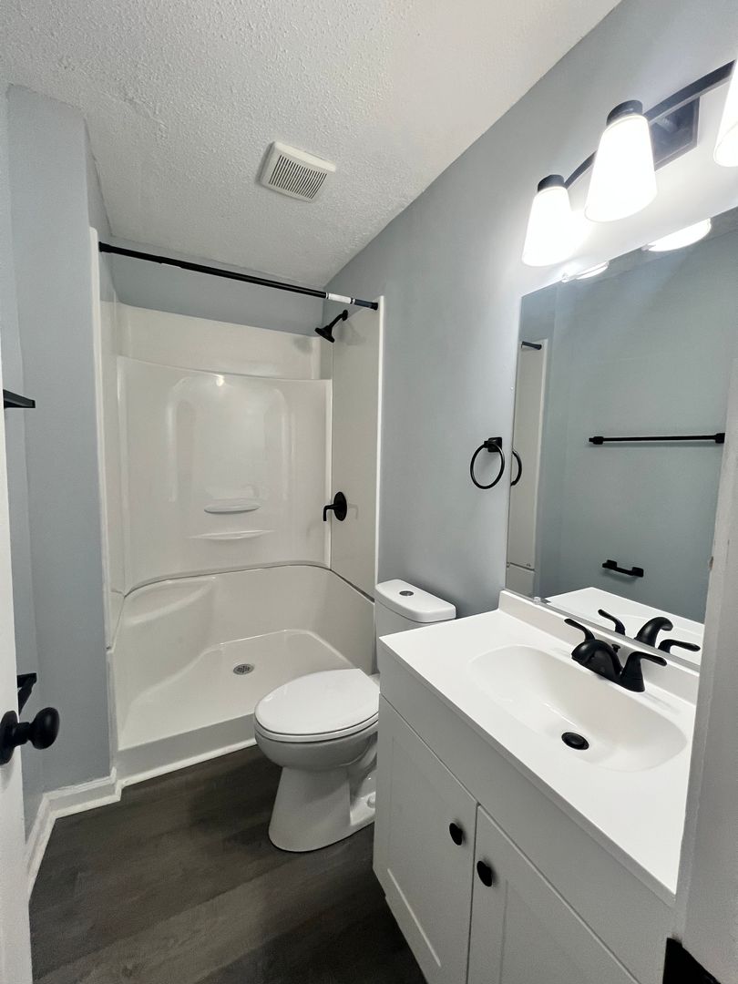 New Bern House: 1329 Hunters Rd.