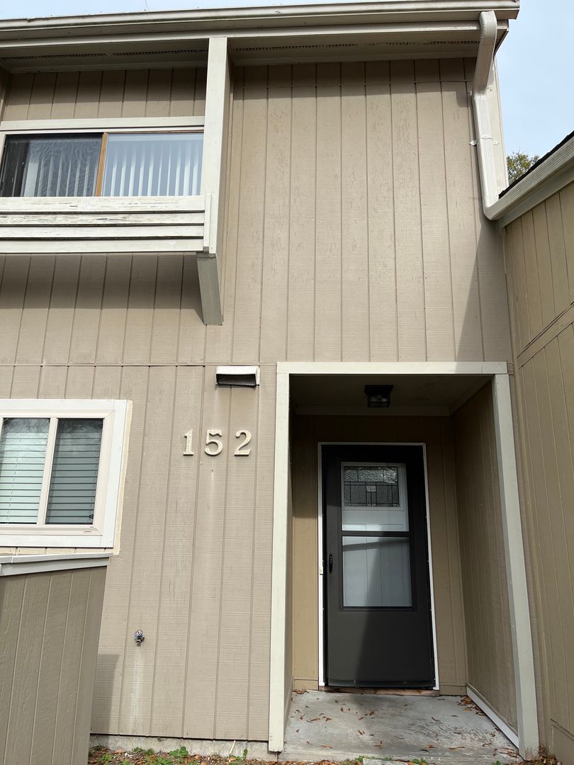 New Bern Townhome: 152 Quartedeck Townes