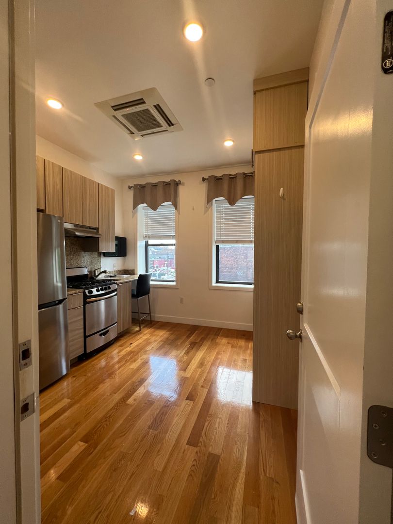 Chelsea Apartment: 21 Fifth Street