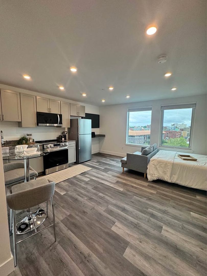 Lynn Apartment: 585 Essex Street
