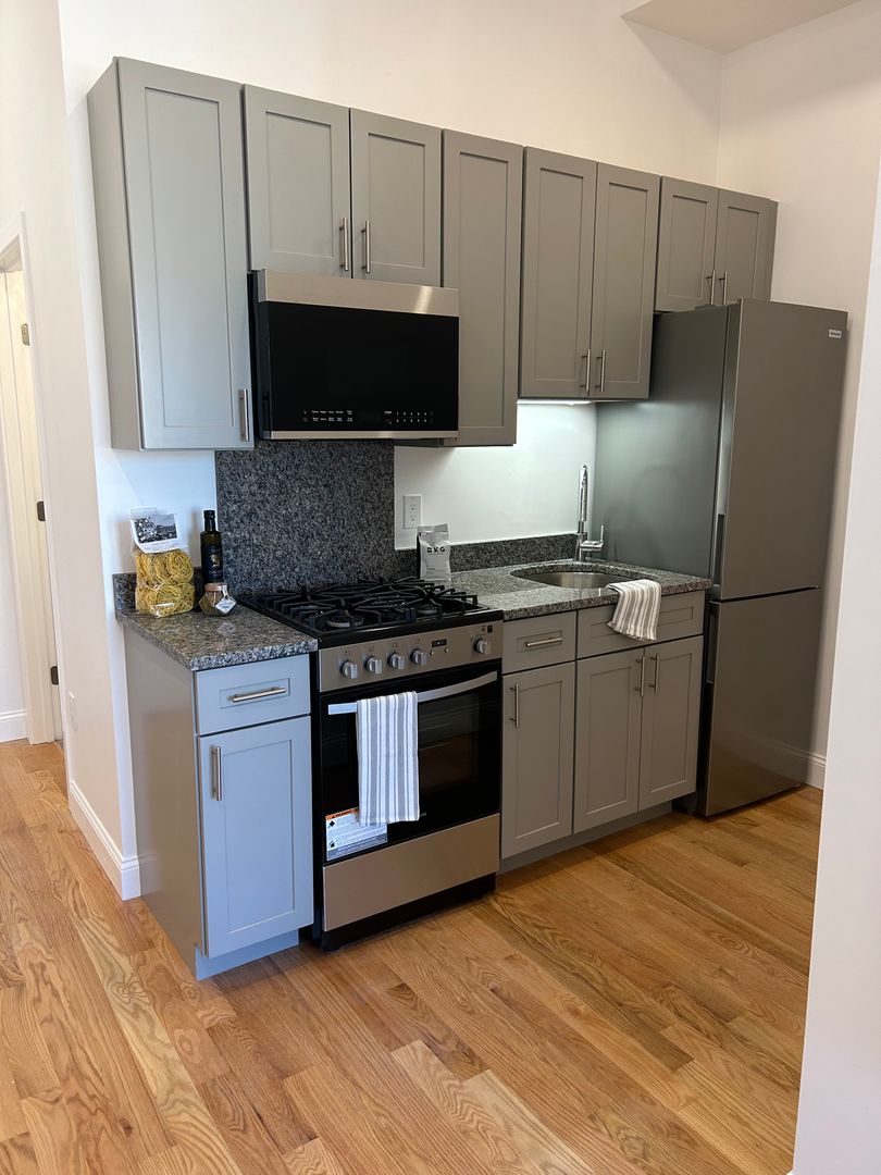 Chelsea Apartment: 52 Washington Avenue