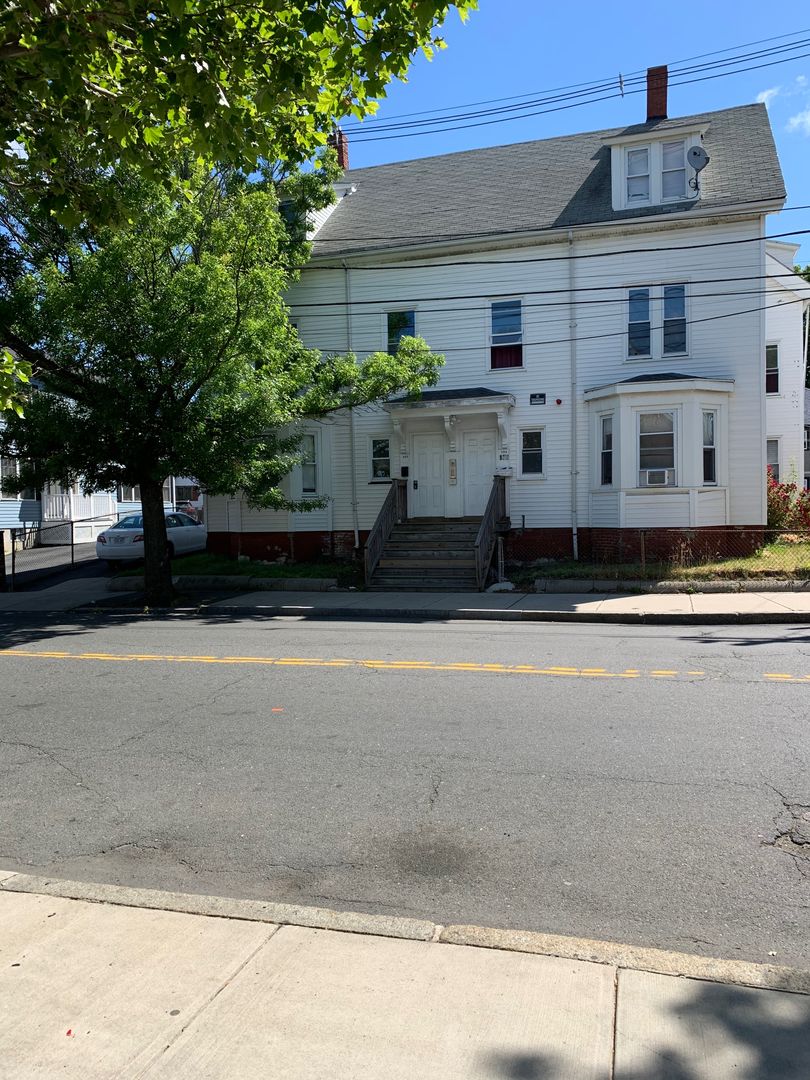 Lynn Apartment: 133-135 Chestnut Street