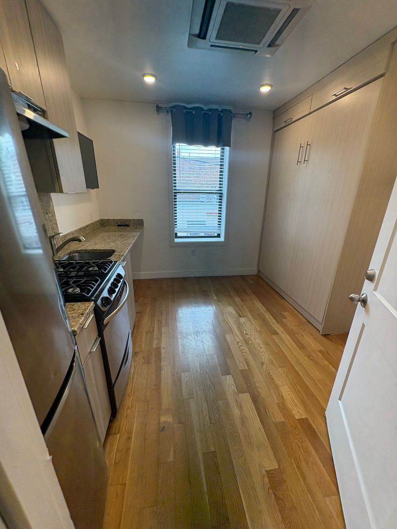 Chelsea Apartment: 21 Fifth Street